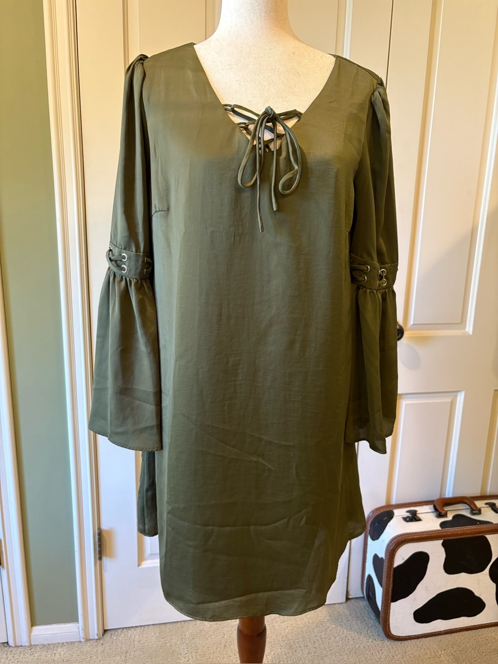 VENUS Bell Sleeve V-Neck Dress